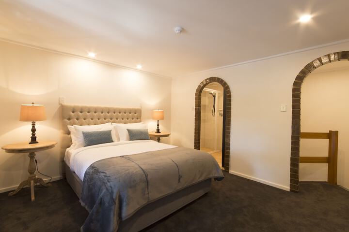 Room 6 of 33
