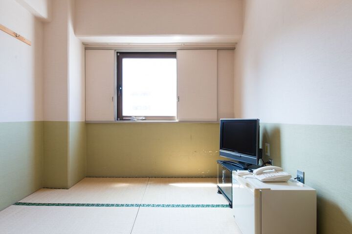 Room 16 of 95