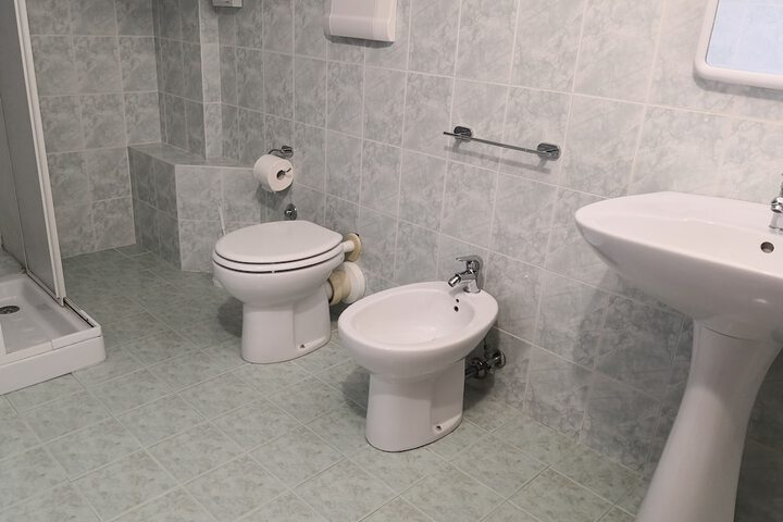 Room 32 of 68