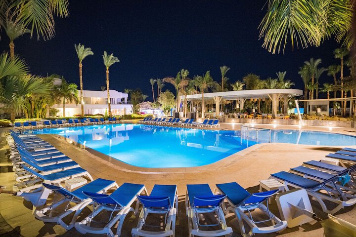 Pool 108 of 249
