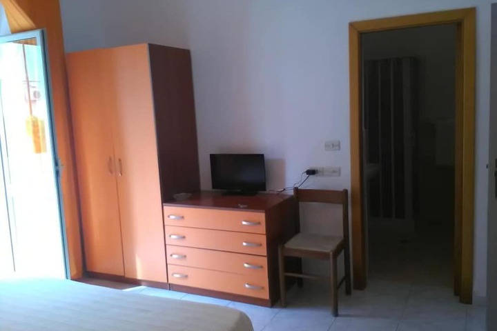 Room 10 of 56