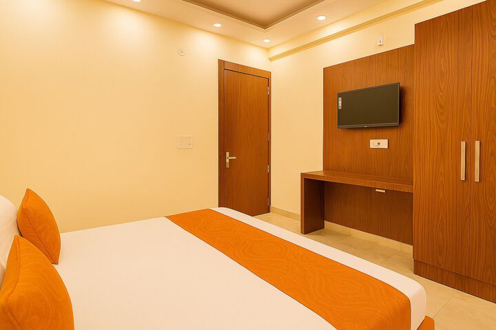 Room 6 of 10