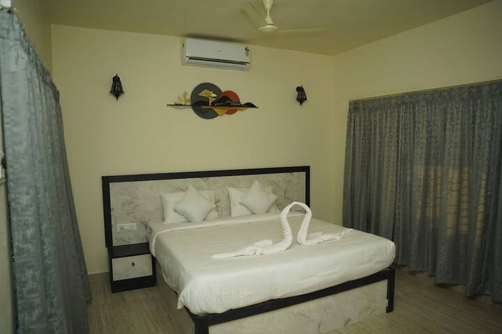Room 3 of 8