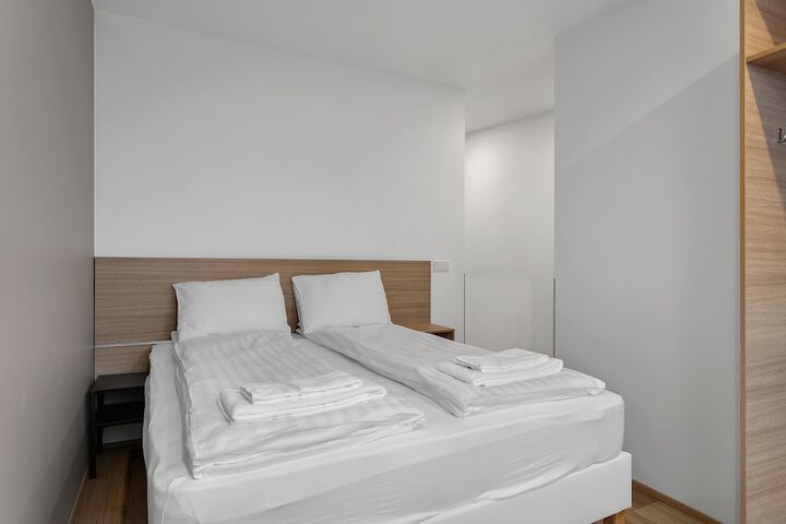 Room 10 of 96
