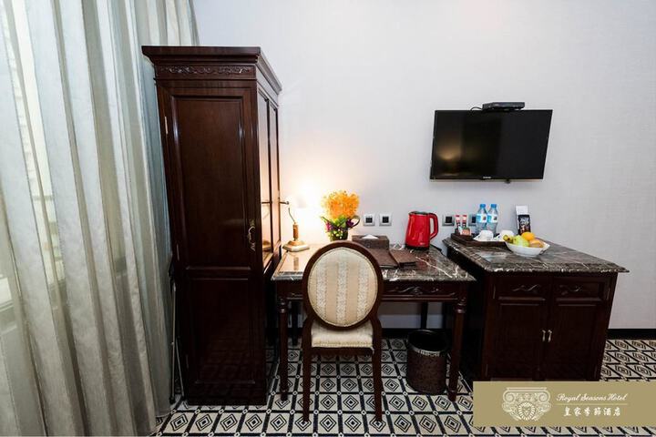Room 21 of 216