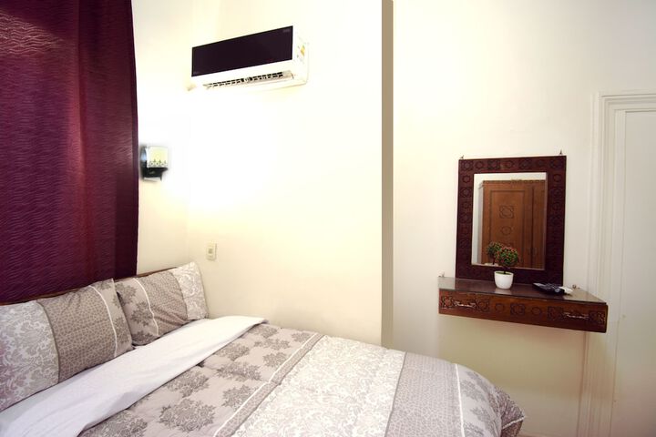 Room 17 of 33