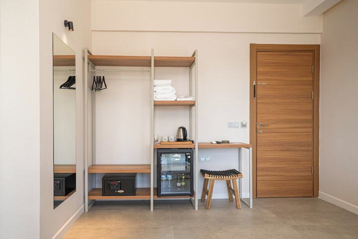 Room 21 of 32