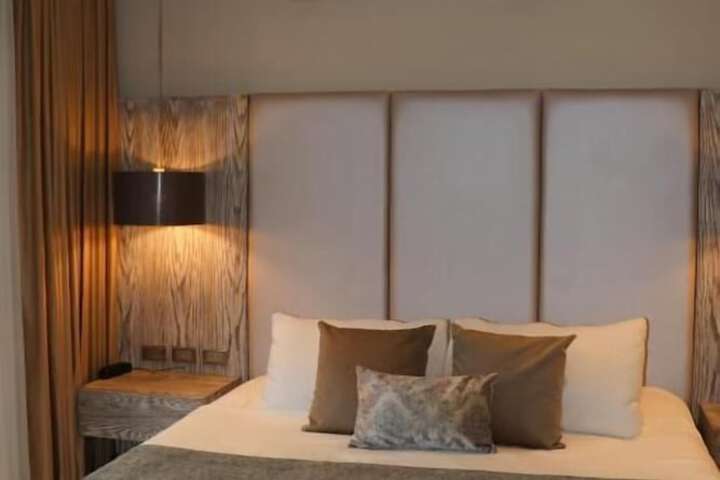 Room 2 of 18