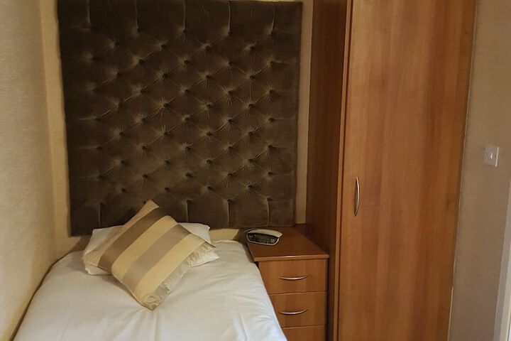 Room 5 of 37