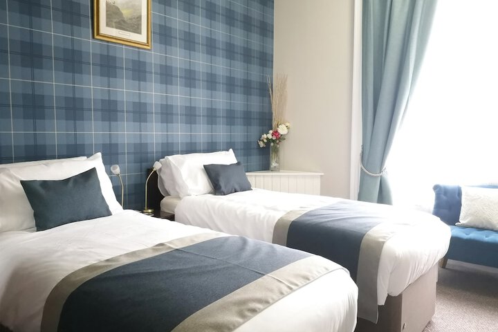 Room 3 of 9