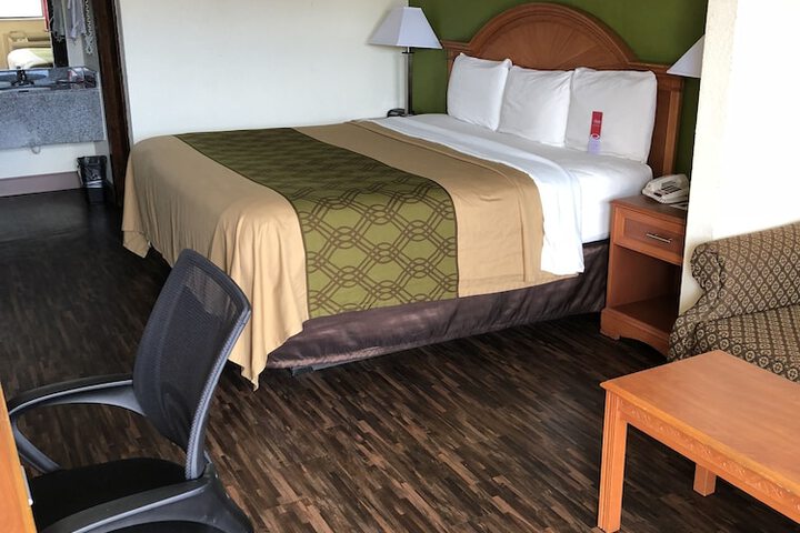 1 King Bed Suite (7 of 7)