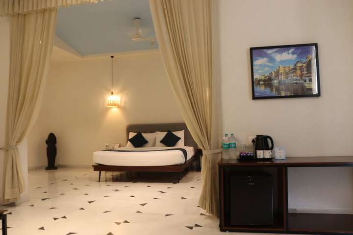 Room 45 of 142