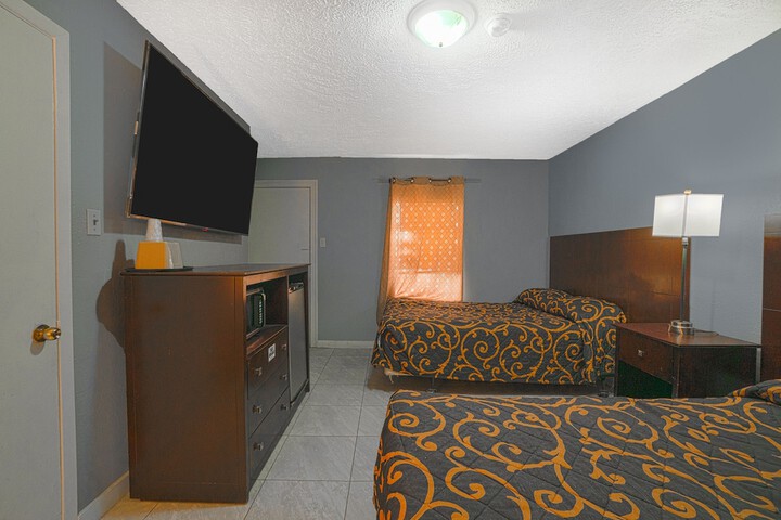 Room 9 of 50