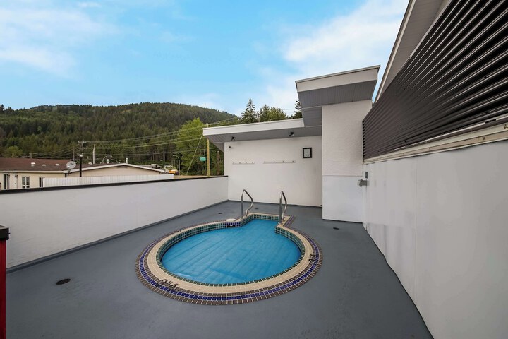 Pool Hotel