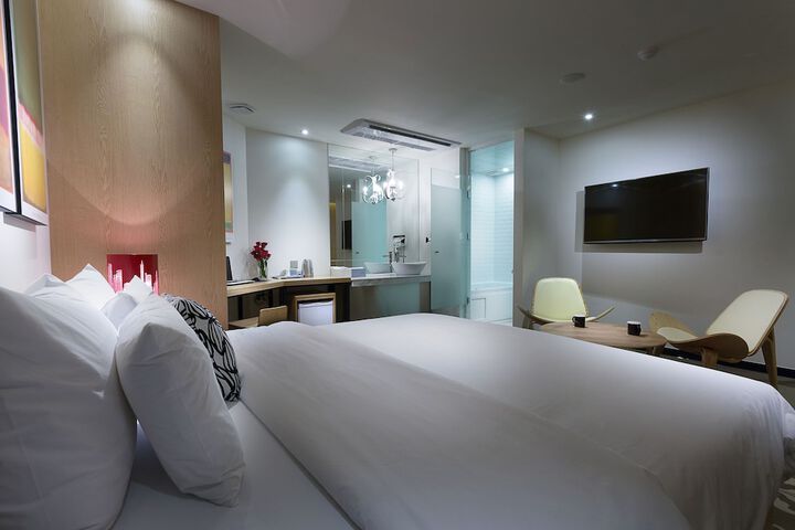 Room 32 of 46