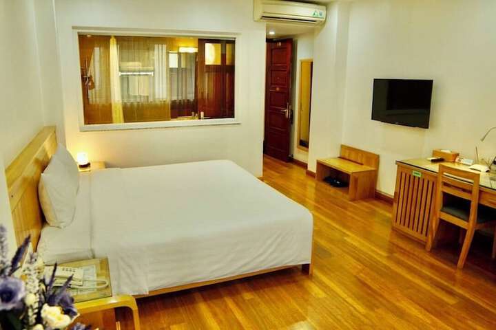 Room 12 of 25