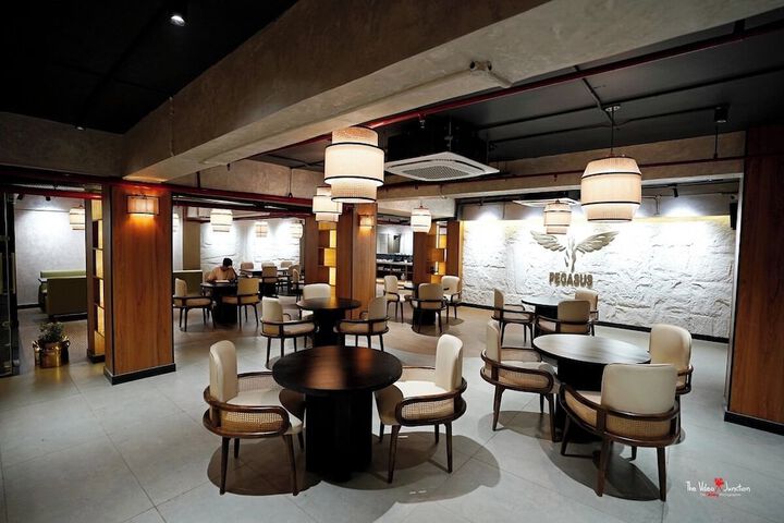 Dining 44 of 108