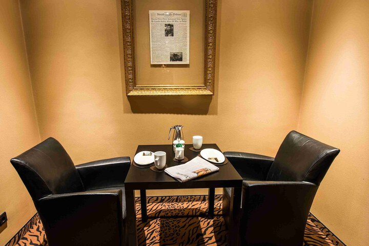 Dining 33 of 50