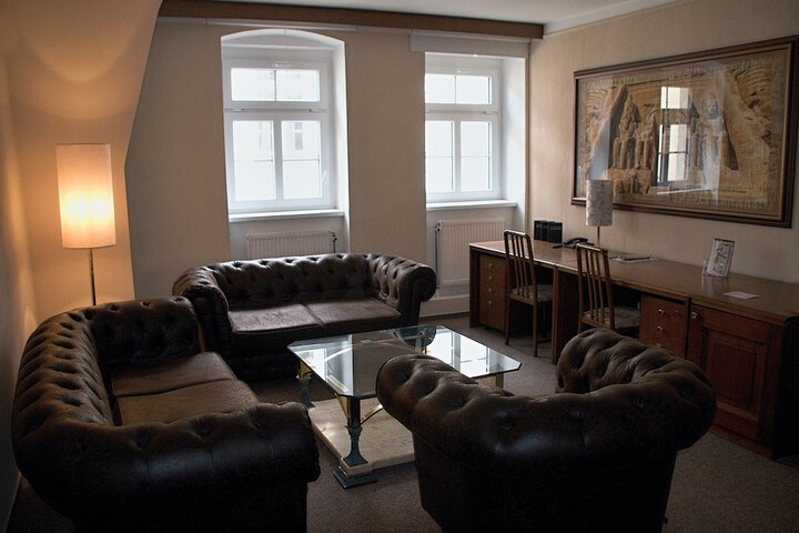 Room 26 of 38
