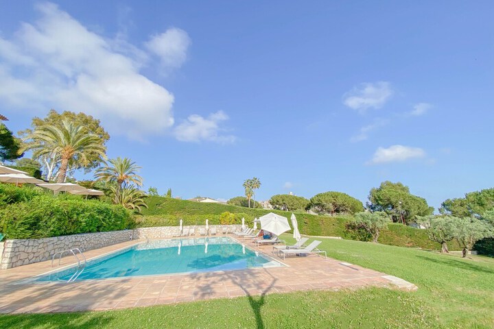 Pool Hotel