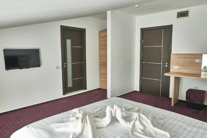 Room 13 of 34
