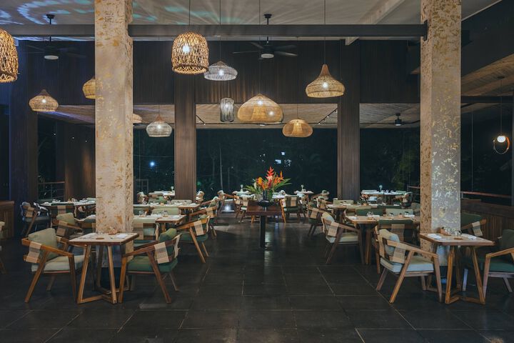 Dining 80 of 122