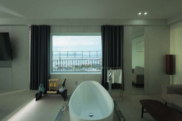 Room 40 of 80