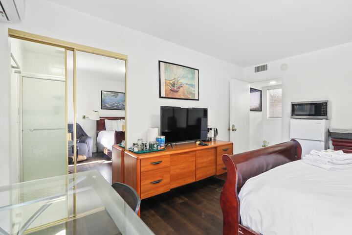 Room 4 of 25