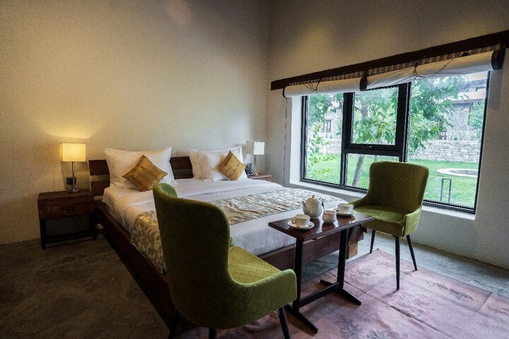 Room 8 of 12