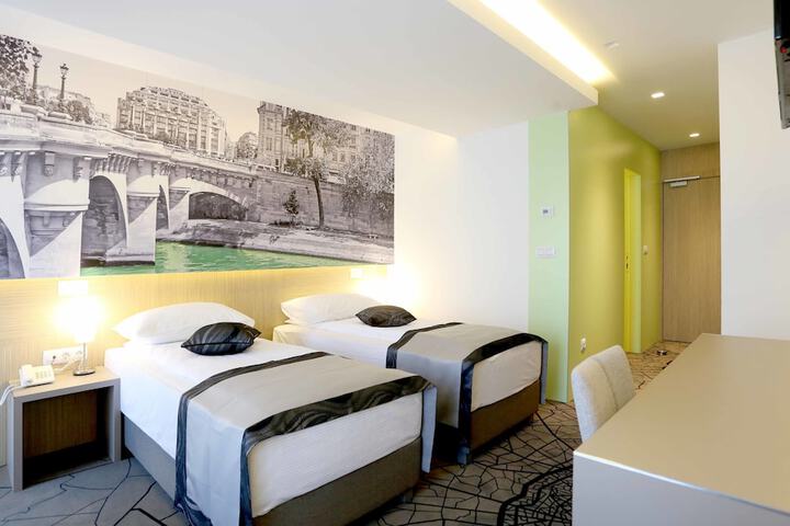 Room 6 of 34