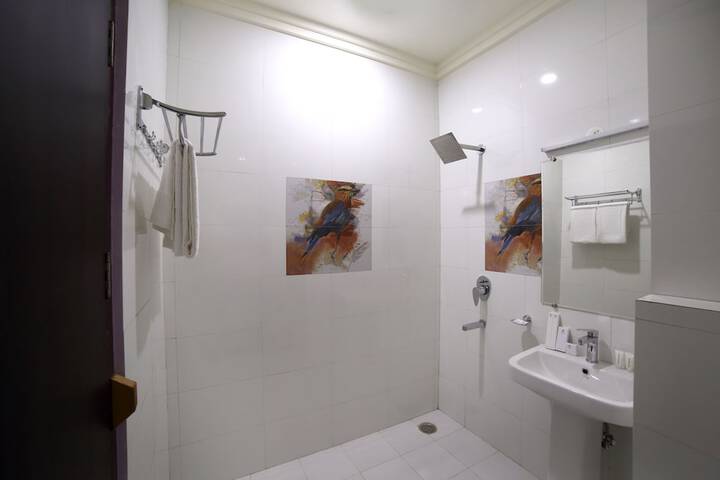 Room 21 of 32