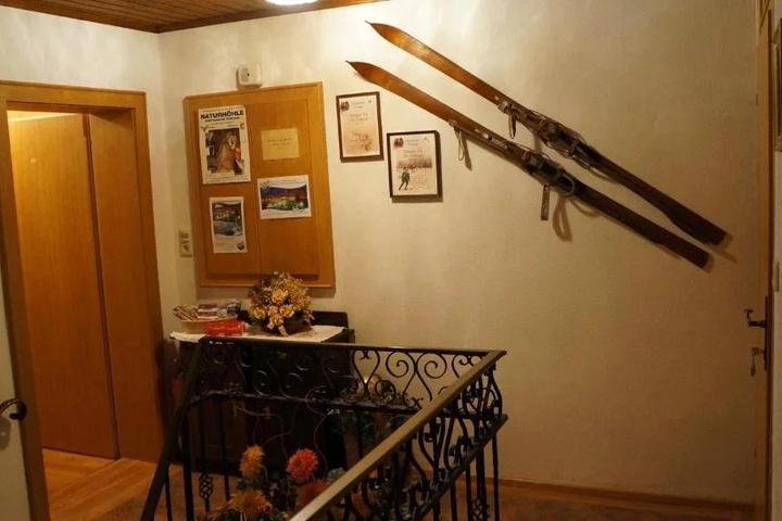 Room 9 of 16