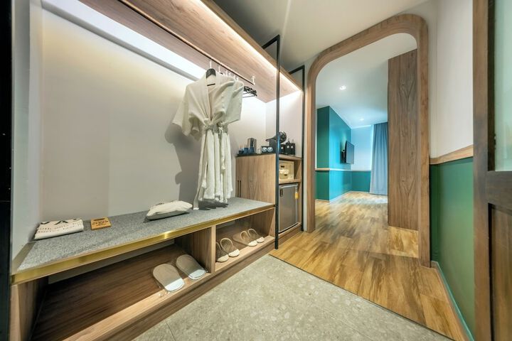 Room 44 of 64