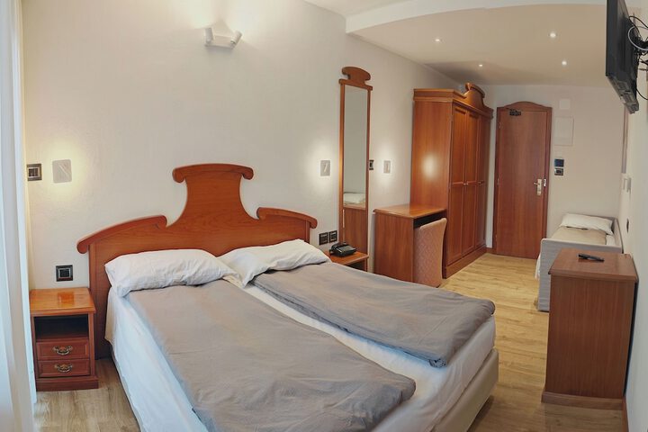 Room 9 of 53