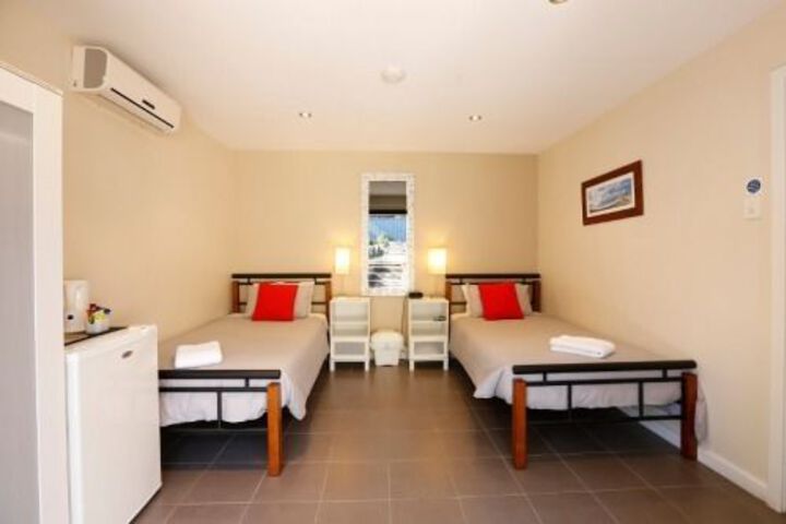 Room 6 of 24