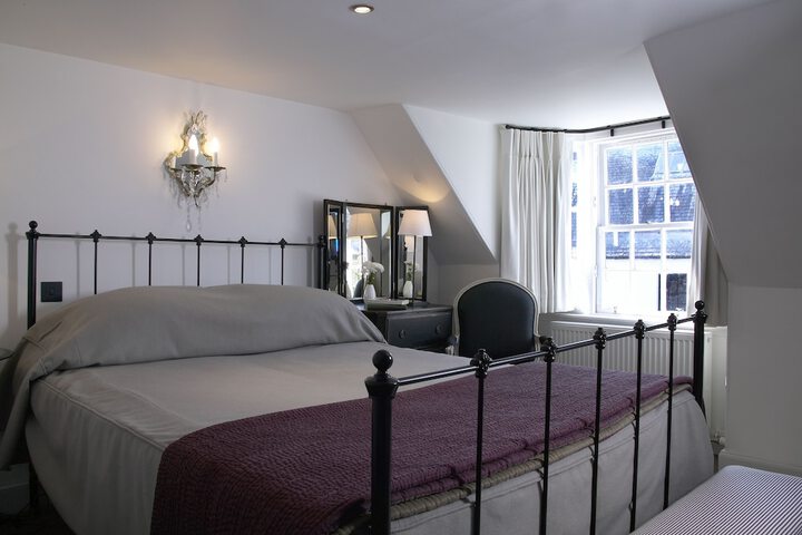 Room 3 of 7