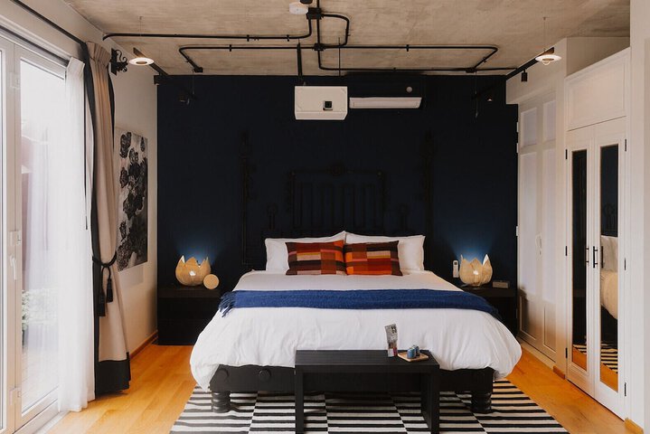 Room 25 of 104