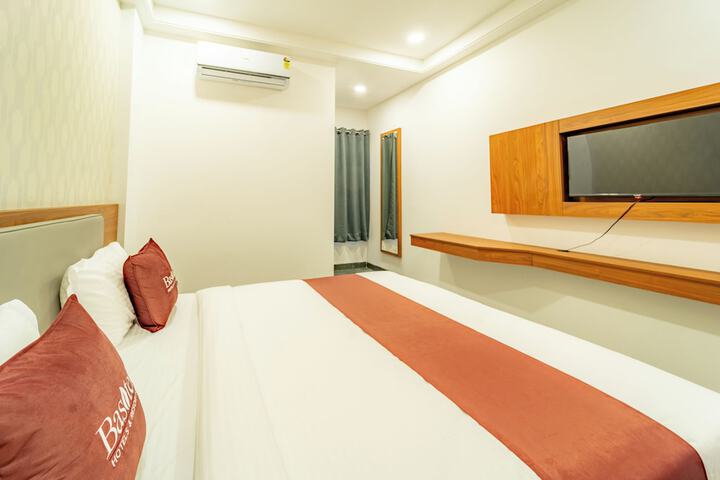Room 9 of 24