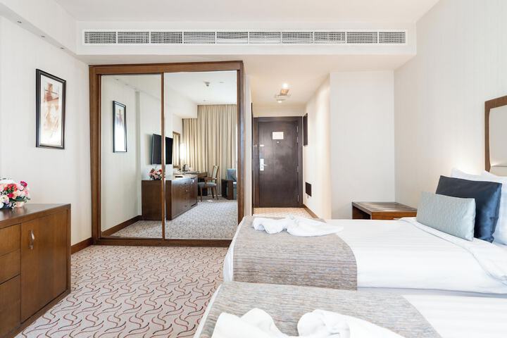 Room 25 of 110