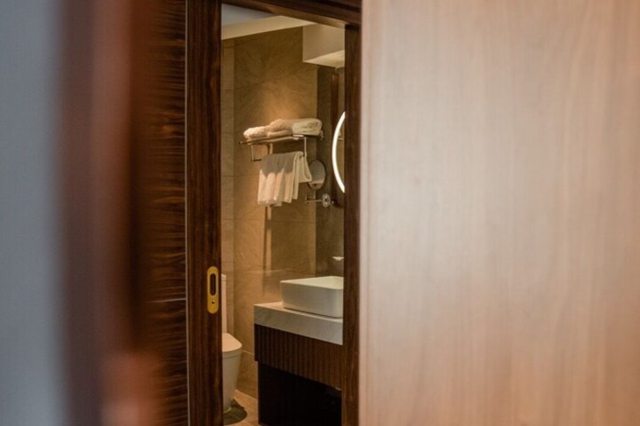 Room 35 of 46