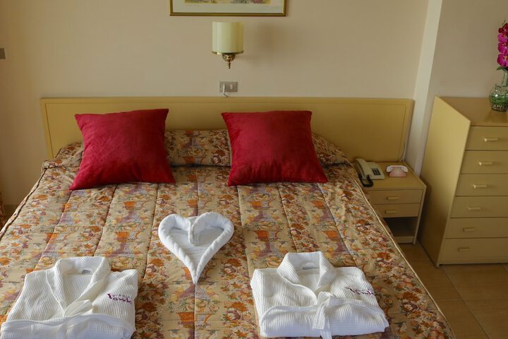 Room 10 of 40