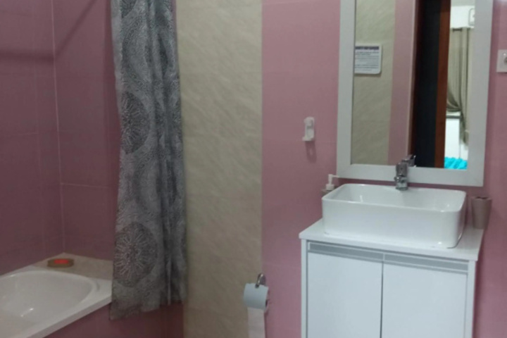 Room 5 of 8