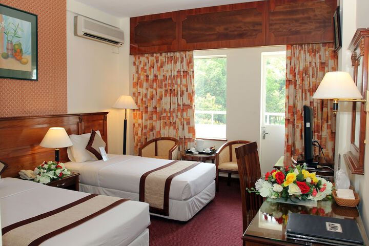 Room 10 of 29