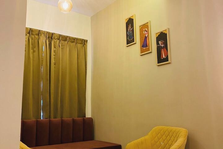 Room 6 of 10