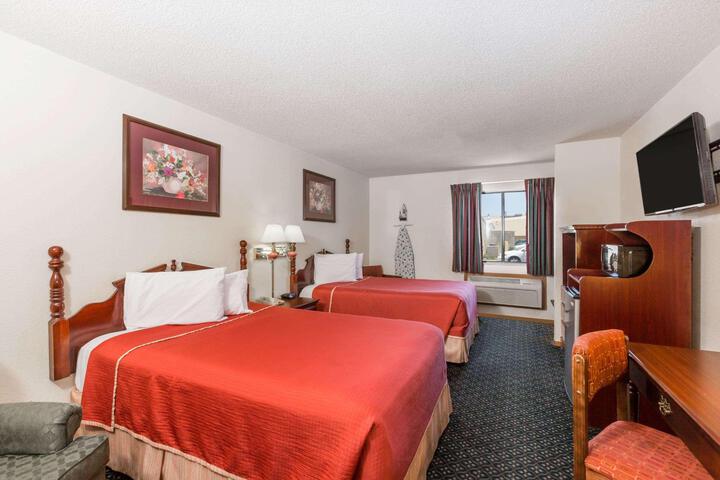2 Double Beds (2 of 5)