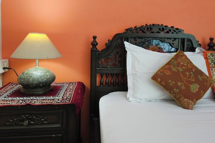 Room 5 of 92