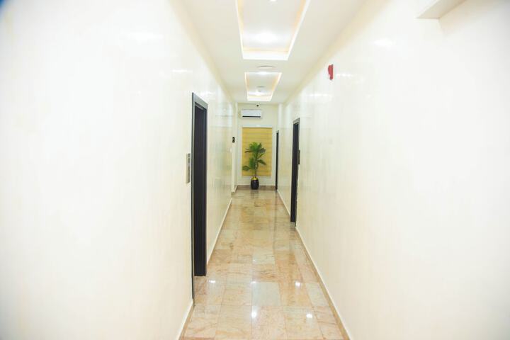 Ballroom/Hall 33 of 39