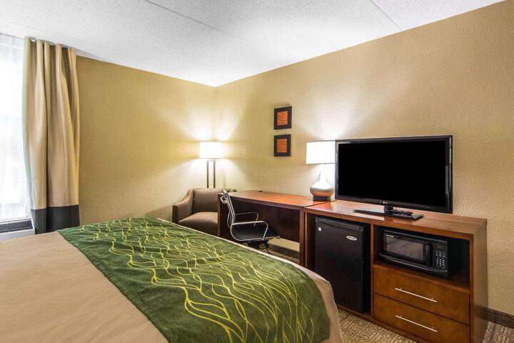 1 King Bed (4 of 12)