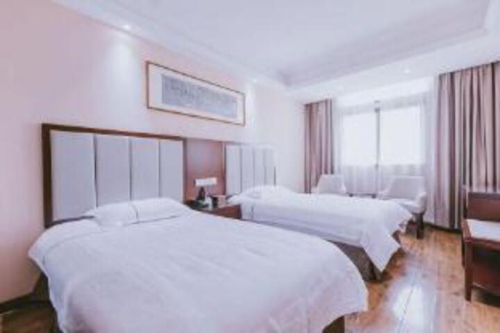 Room 7 of 9