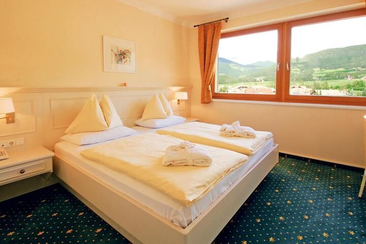 Room 14 of 60